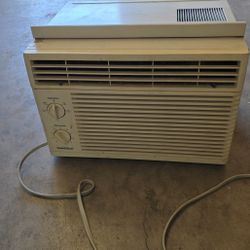 GoldStar Window/Wall  AC 5000btu