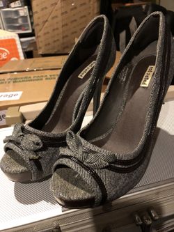 Women’s platform heels 7.5