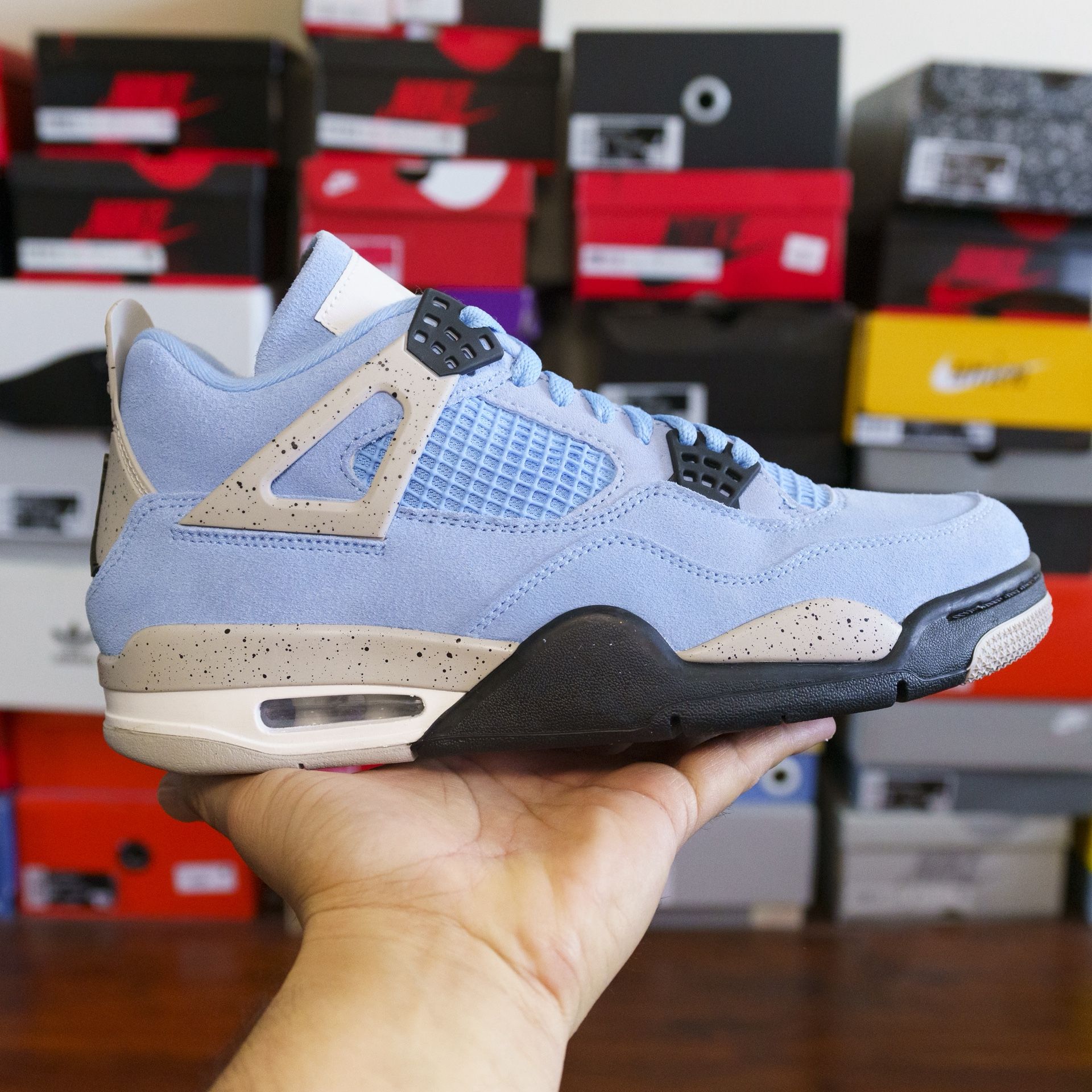 Air Jordan 4 Retro “University Blue” Sz 9