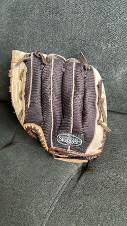 Baseball glove/ Jr size  Louisville Slugger