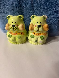 Salt & Pepper Shakers