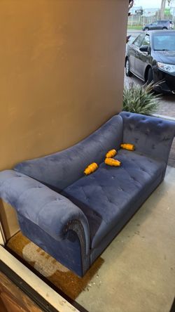 FREE SOFA UNIVERSITY CITY