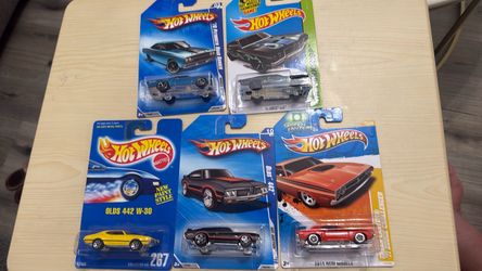 Hot Wheels Die-Cast Cars Lot of 5