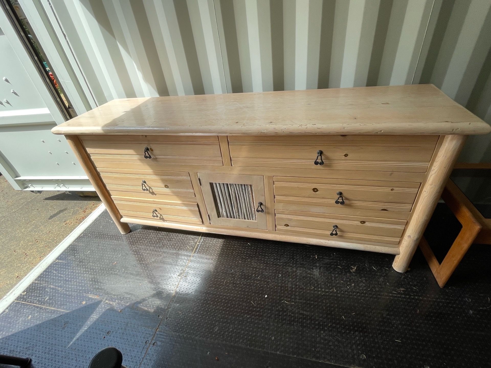 Dresser & Nightstands