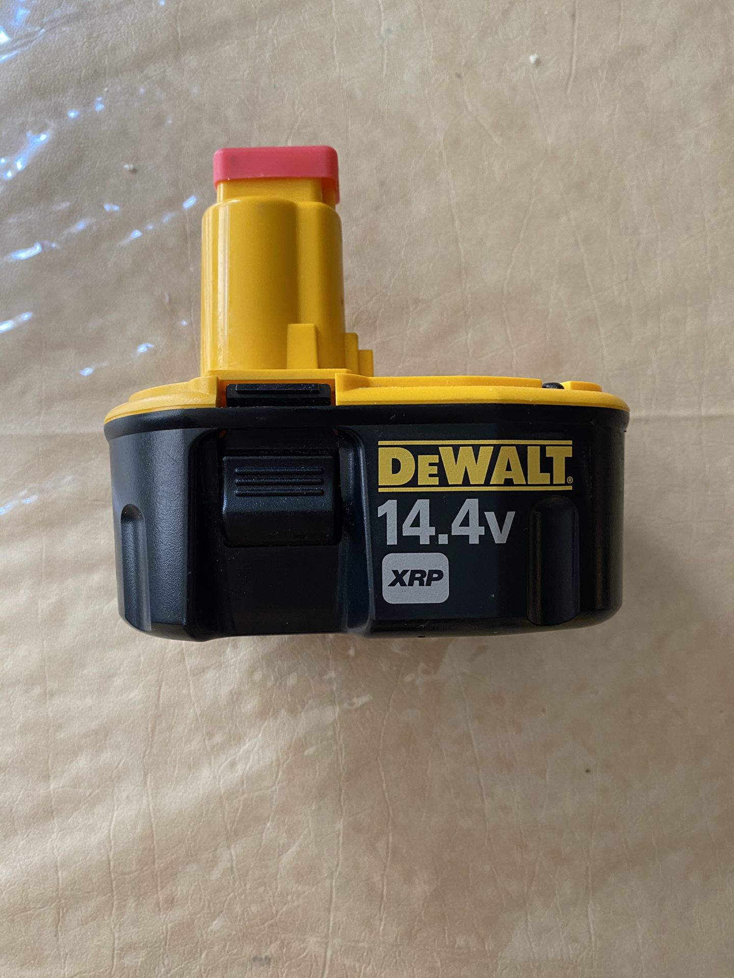 Dewalt 14.4v Xrp Battery Brand New Tools & Machinery - Tools & Machinery
