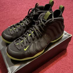 Size 10 Nike Foamposite One Volt
