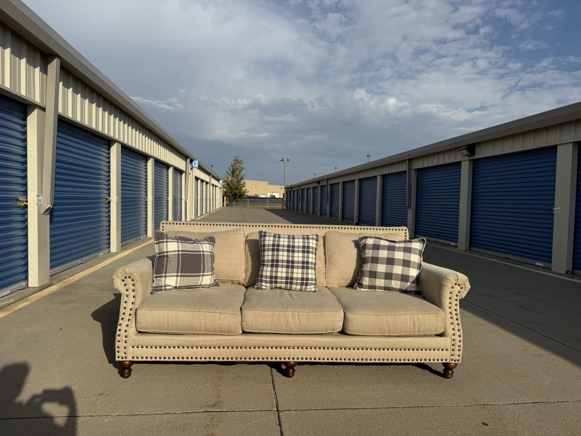 FREE DELIVERY πππ Awesome Couch!