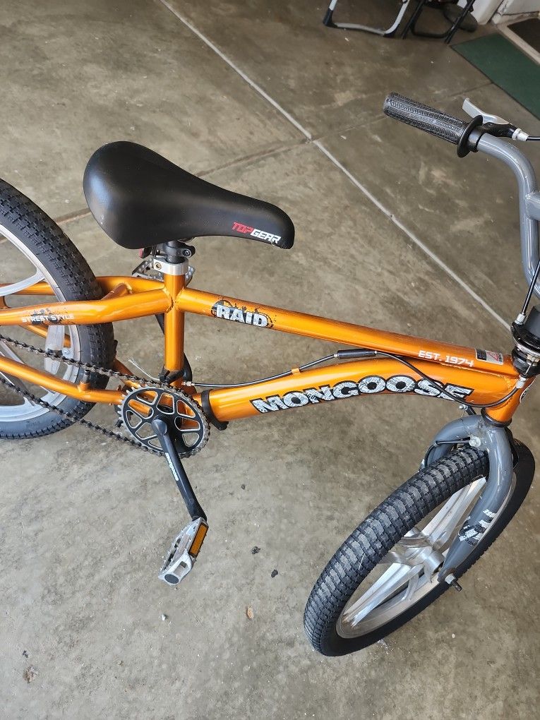 Mongoose Raid Streets tyler Orange 20 Inch Orange Bicycle 