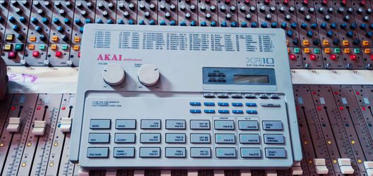Akai XR10 DRUM MACHINE (RARE/VINTAGE 1990)