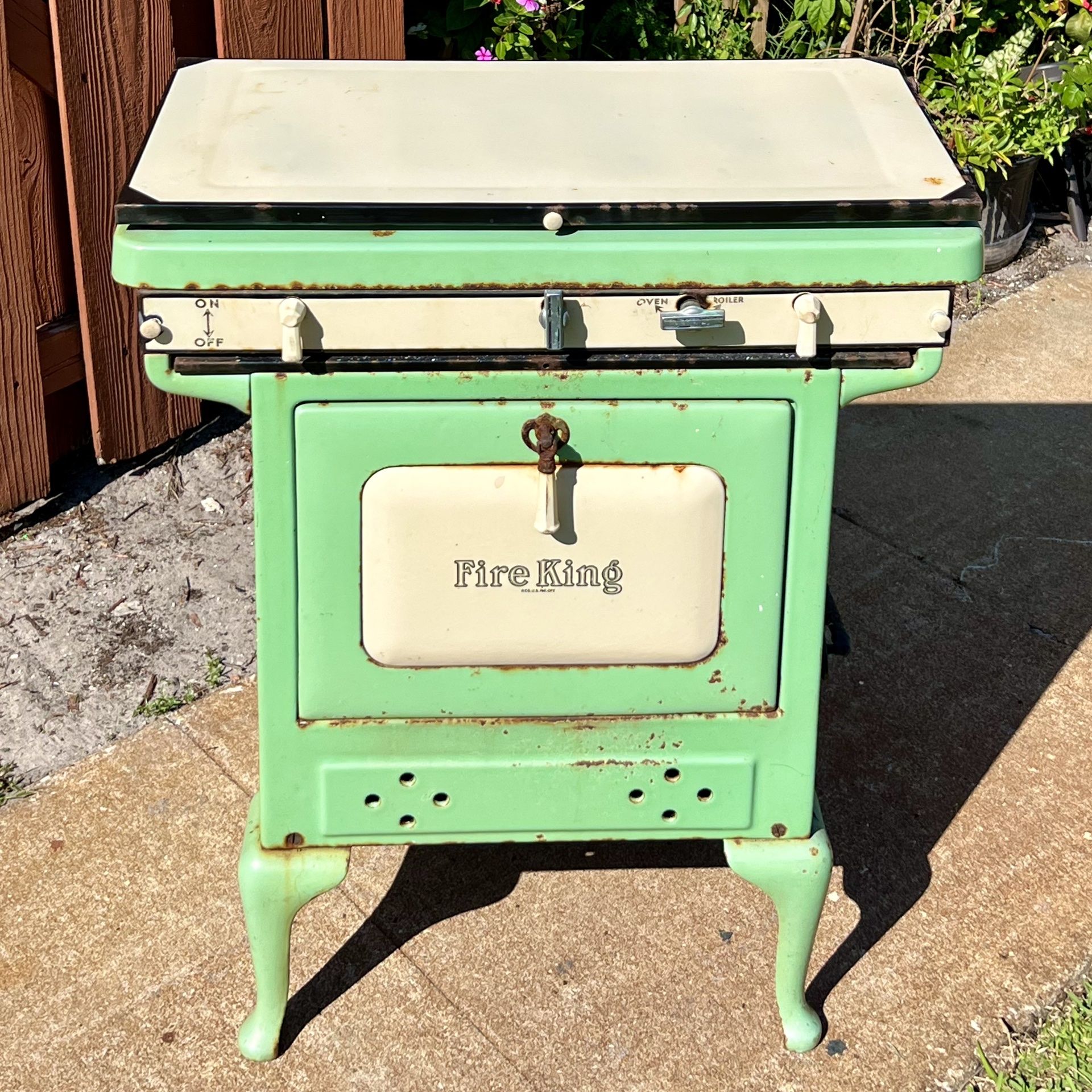 Antique (1920s) 3-Burner Fire King Gas Stove in Mint Green for Sale in  Delray Beach, FL - OfferUp
