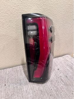 2024 to 2026 GMC SIERRA 2500/3500 TAIL LIGHT RH