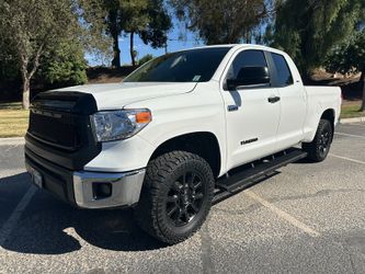 2014 Toyota Tundra SR5