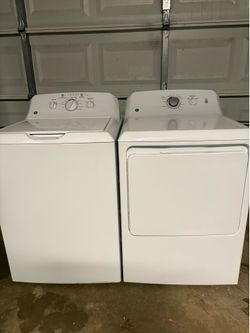 Electric GE set of washer dryer.  I’m not gonna answer to the question .It’s still available .