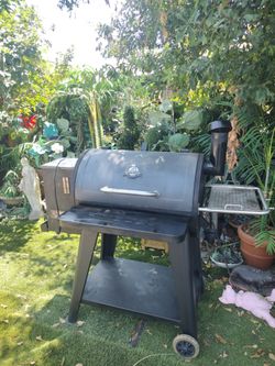 Azador PIT BOSS smok  trabajando bien