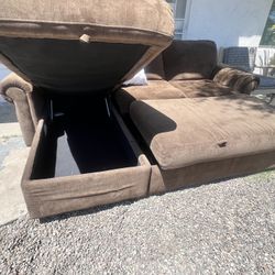 Sectional Pullout Couch Free Delivery 