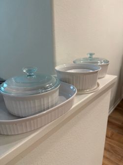 CorningWare set with lids