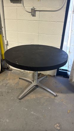 Free- Low round table