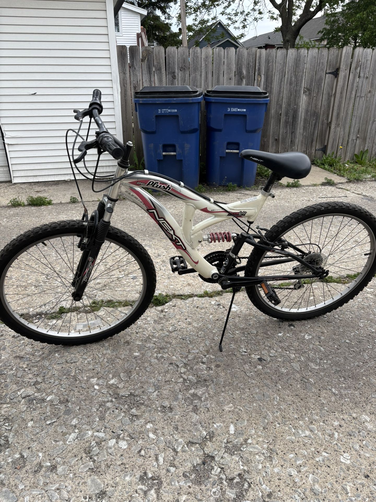 Girls Next Plush mountain/comfort Bike For Riders 4’3”-5’9”