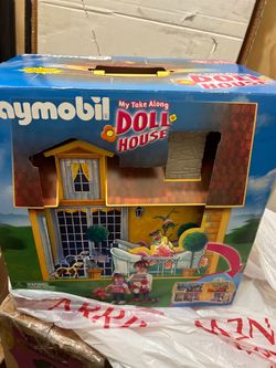 Brand new Vintage Playmobil take along house