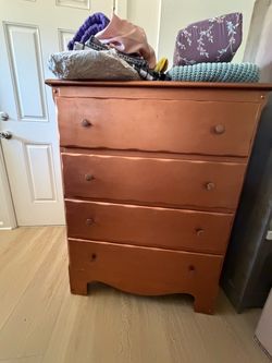4-Drawer Wooden Chest Dresser