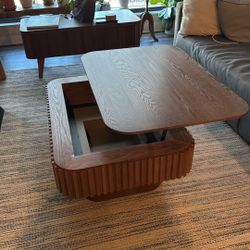 Coffee table 1 piece lift top