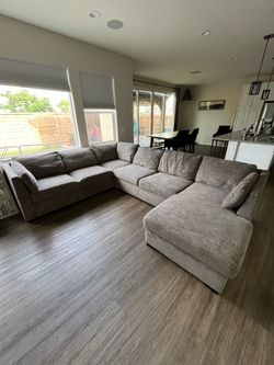 Large Gray Fabric Sectional Sofa with Chaise