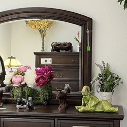 Dresser And mirror