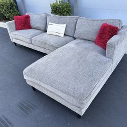 Gorgeous Living Spaces Sectional Couch !!