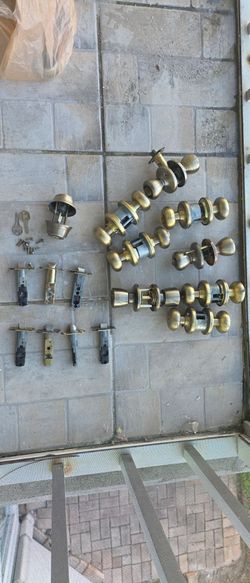 Lot of 8 Kwikset Brass Door Knob and 1 Deadbolt with keys and screws