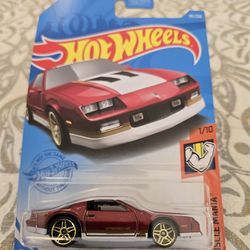 Hot Wheels '85 Chevrolet Camaro IROC-Z