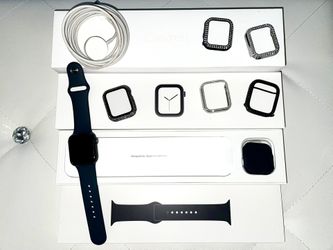 40mm Apple Watch 4 Series + Accessories
