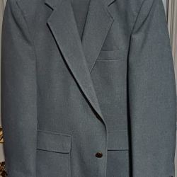 LIKE NEW MEN'S VERY NICE QUALITY HAGGAR BRAND 2 PIECE GRAY SUIT, SIZE 40S
