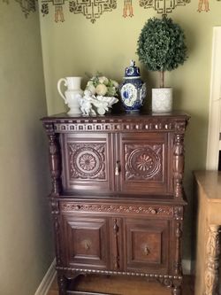 Antique Berky & Gay Scottish Jacobean dining room China cabinet