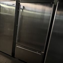 Sub Zero 36”Wide Built In Bottom Freezer Refrigerator Stainless Steel 