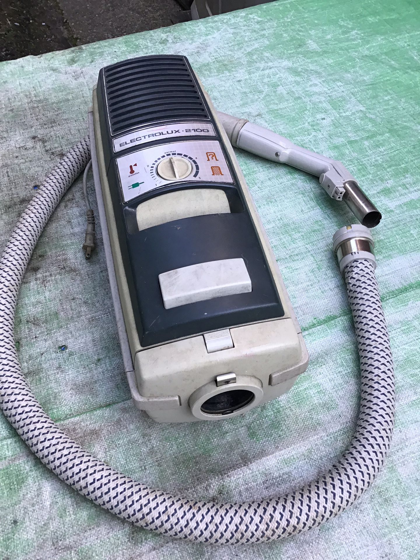 Vintage Electrolux vacuum 2100 Canister works needs hose no Attachments