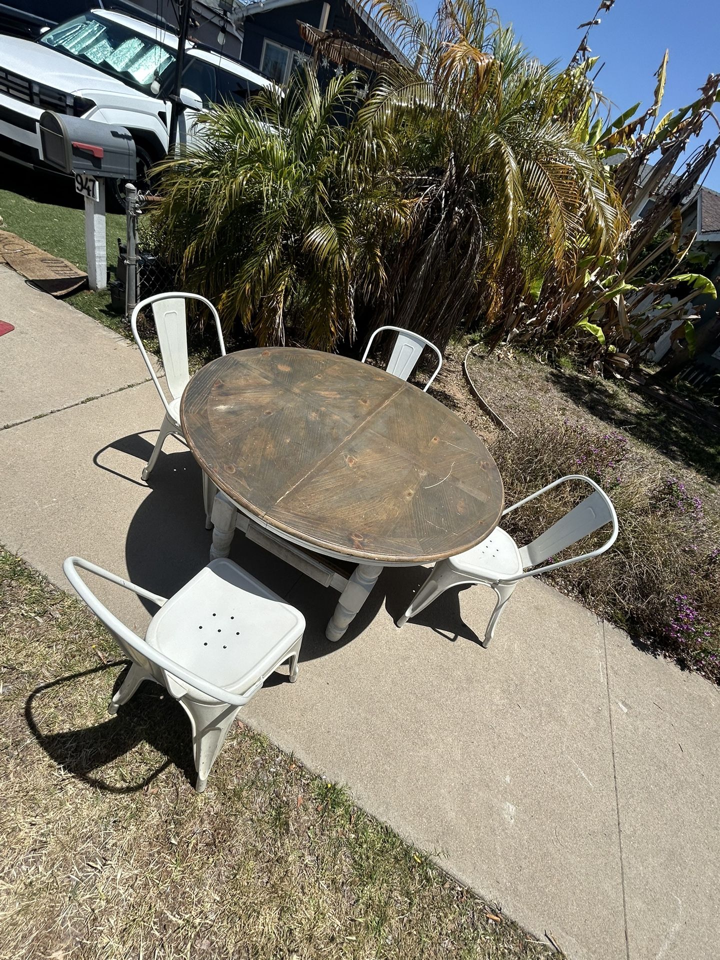 Comedor Con 4 Sillas X $135.  O Mejor Oferta 