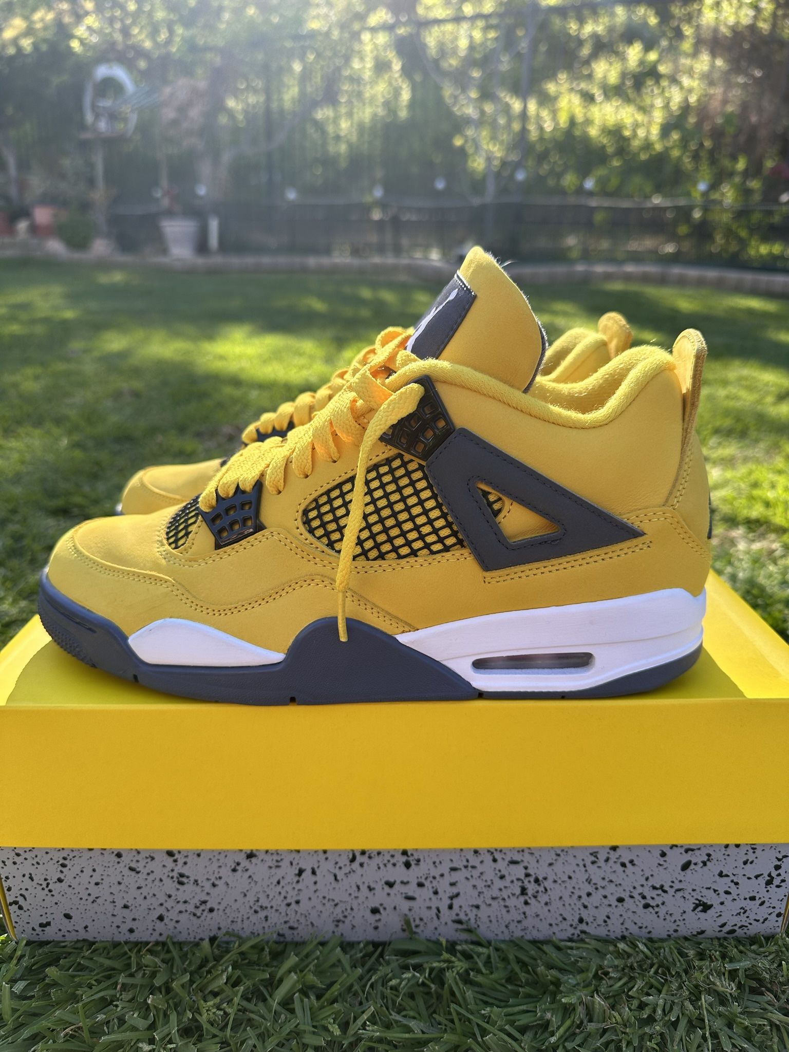 Jordan 4 Lightning