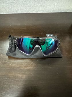 Oakley Jawbreakers w/ polarized lenses comes with pouch and case