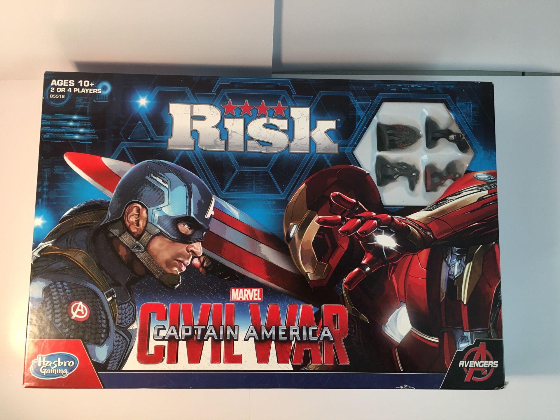 RISK Captain America Civil War Edition. Marvel. Avengers. Hasbro. NEW, OPEN BOX!