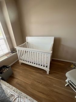 Convertible crib