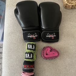 Boxing/Kickboxing Gloves & Wraps 