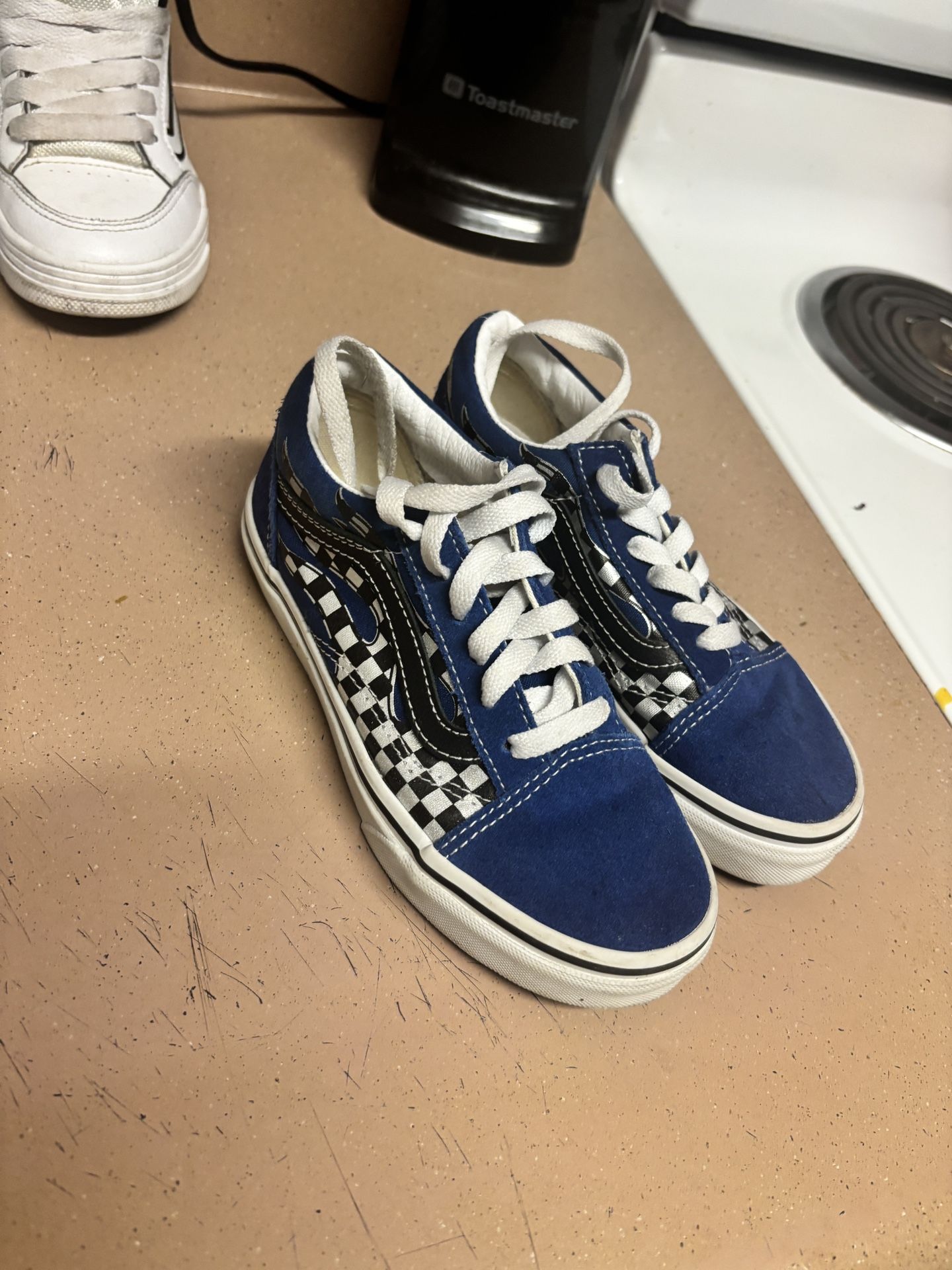1y Boys Vans
