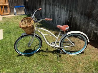 Women’s beach cruiser bike