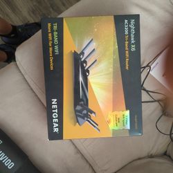 Nighthawk X6 Trip-band WiFi Router