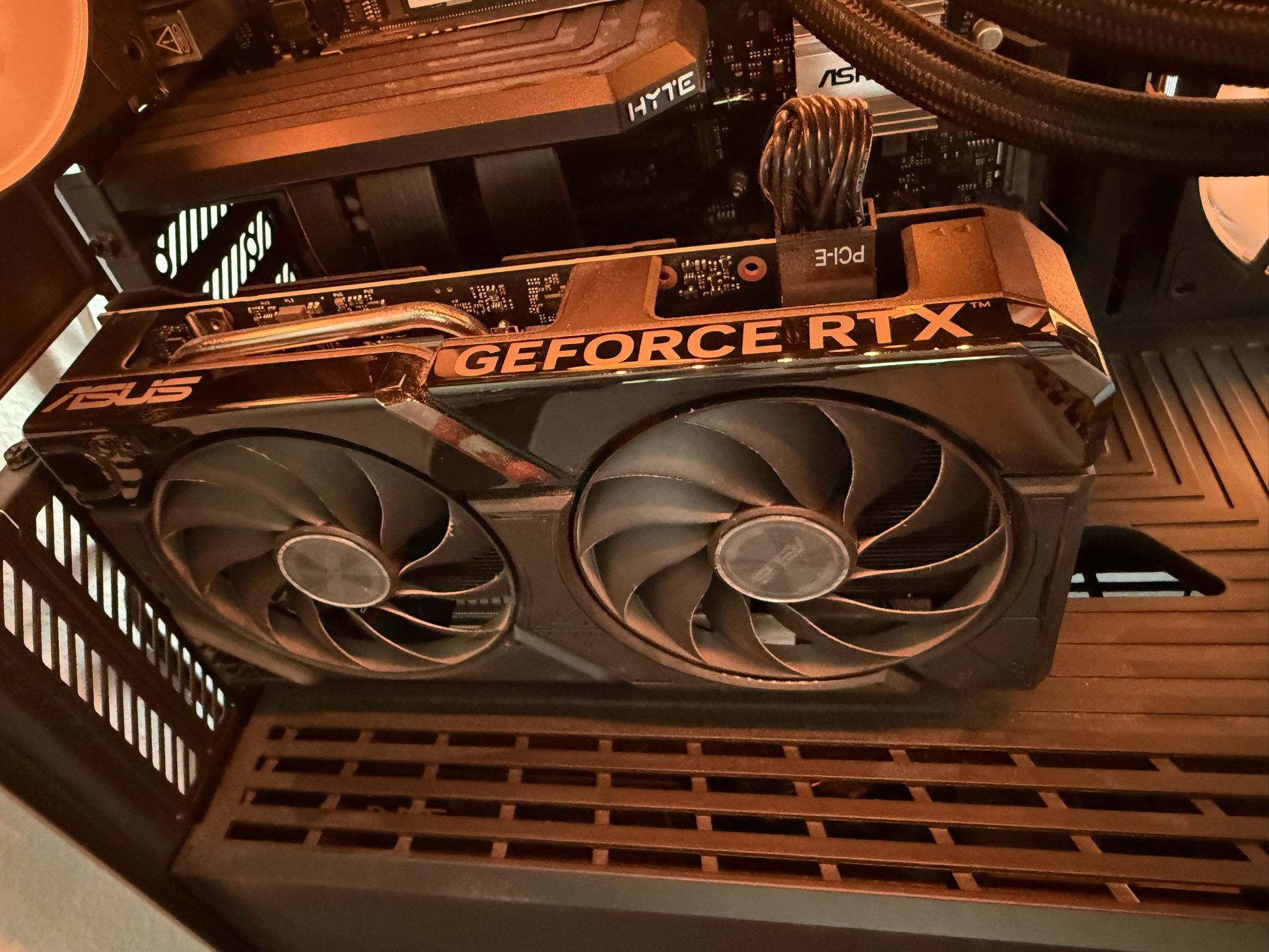 GeForce RTX 4060 TI 16 Gb Version
