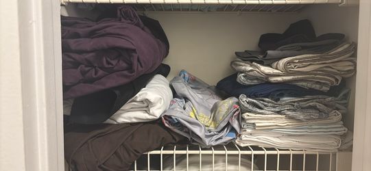 Moving  Sale!! Priced To Go !! Household Linens