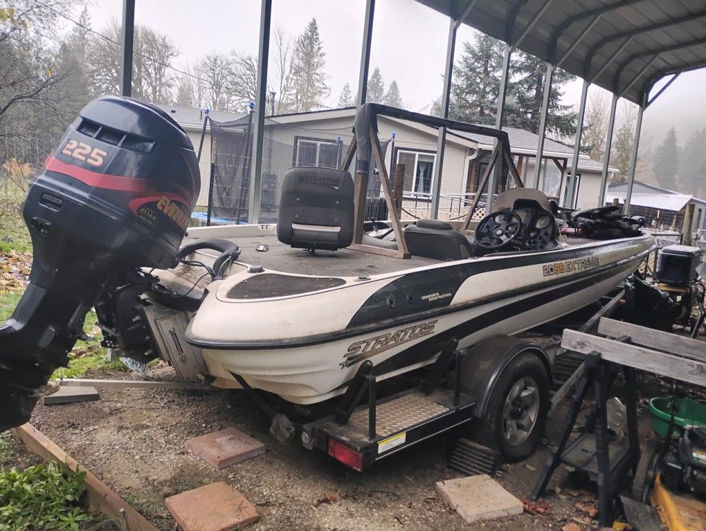 2001 Stratos Bass Boat