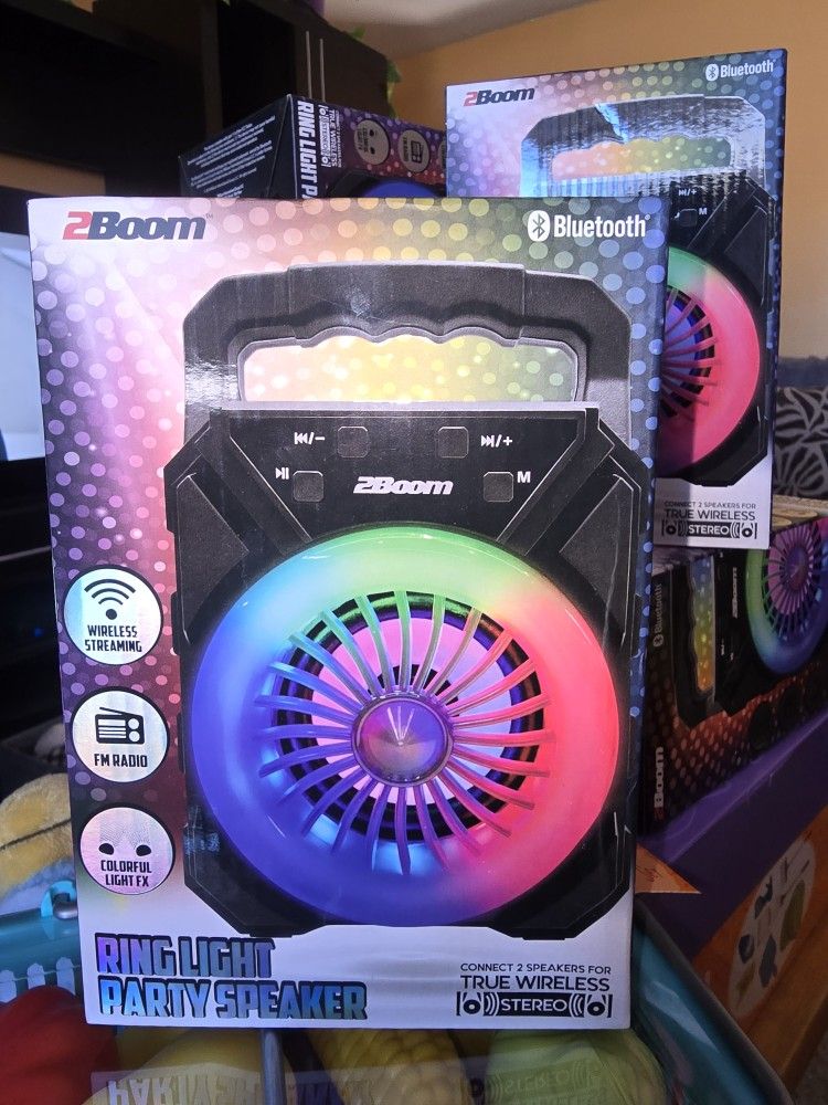 💥NEW BLUETOOTH SPEAKER. AM/FM RADIO. CONNECT TO ANYTHING BLUE TOOTH, PHONE,TV, ETC.COLOR LIGHTS UP