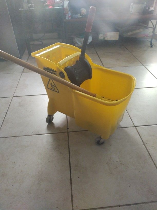 Rubbermaid Mop Bucket
