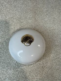 Vintage Estée Lauder White Linen Perfumed Body Powder Vanity Container Shell Lid